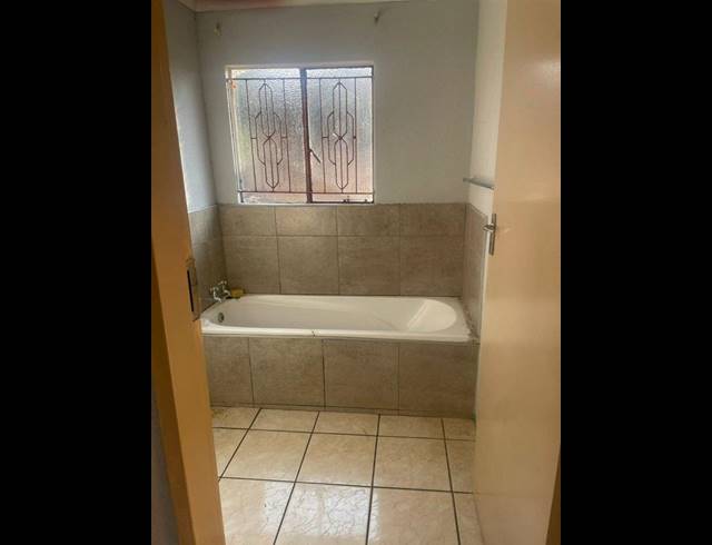 2 BEDROOM PROPERTY TO RENT IN LOTUS GARDENS